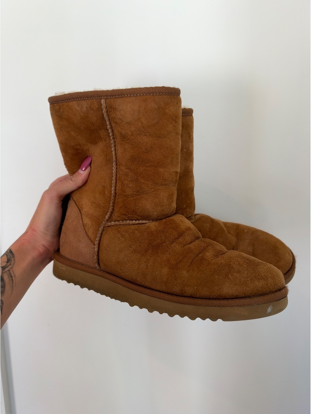 UGG Australia Classic Short Chestnut Shearling Boots Women’s Size 8